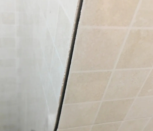 五指山瓷砖空鼓维修公司分享阳台瓷砖脱落的修复过程可以分为以下几个步骤